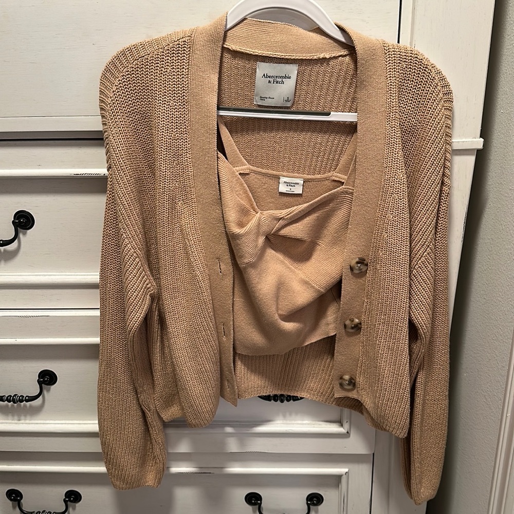 NWT Abercrombie cardigan sweater set